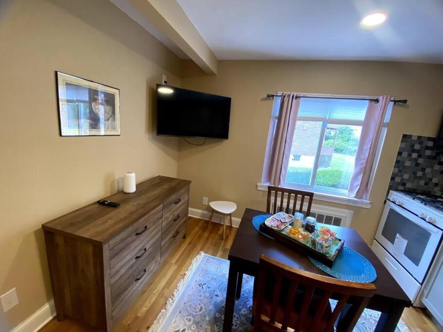 Cozy Boston Getaway Apartment! Free Parking Kültér fotó