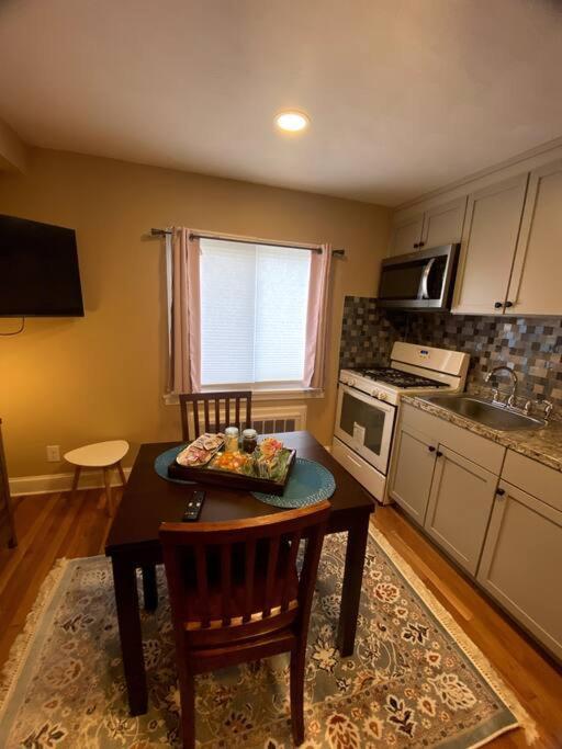 Cozy Boston Getaway Apartment! Free Parking Kültér fotó