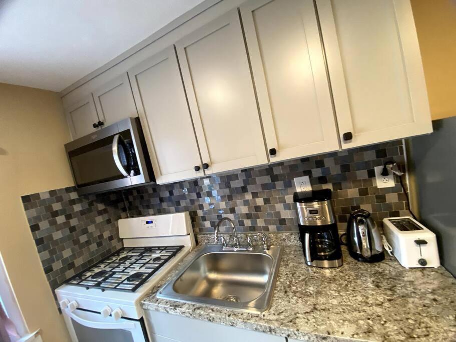 Cozy Boston Getaway Apartment! Free Parking Kültér fotó